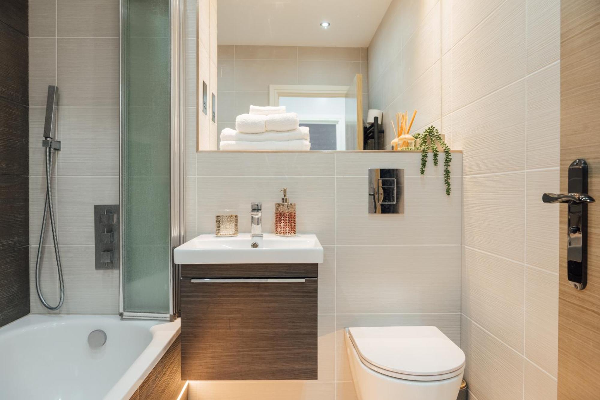 Inviting 2 Bedroom House In דורקינג מראה חיצוני תמונה